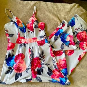 Privy floral wide-leg jumpsuit size Medium